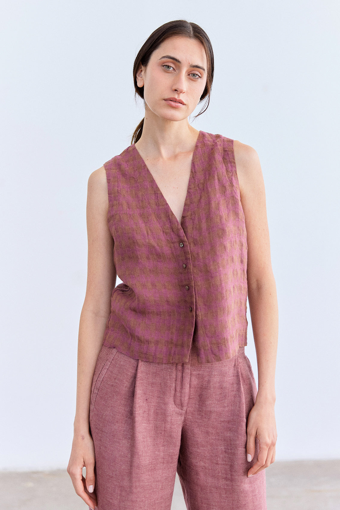 Buttoned Linen Vest Top - Ciruela