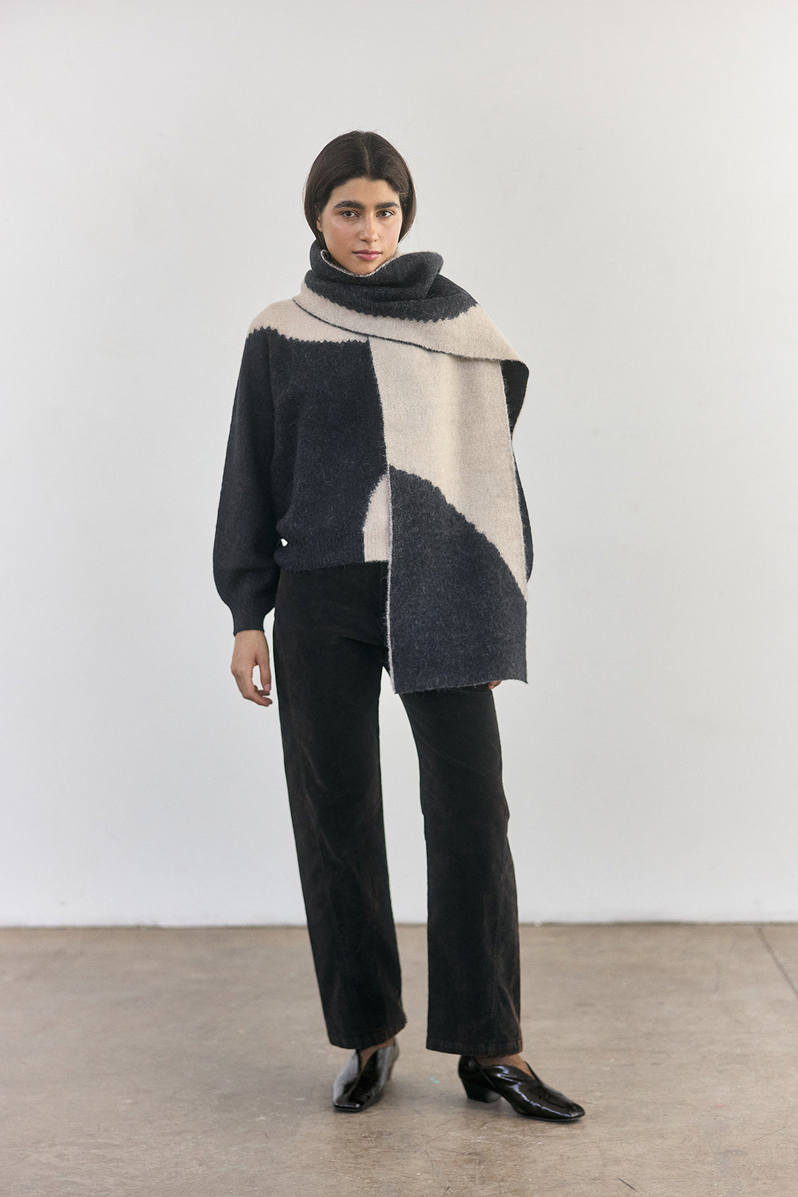 Bufanda Alpaca Felted Semicírculos - Medianoche/Crudo