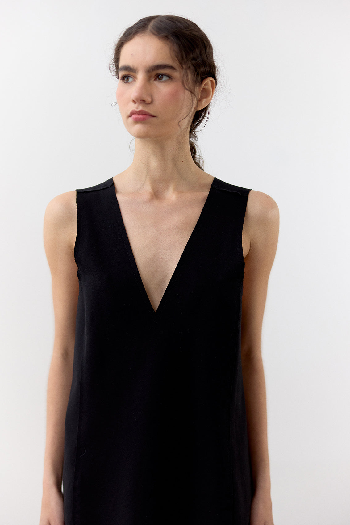 Vestido Escote V Punto Roma Corto - Ónix