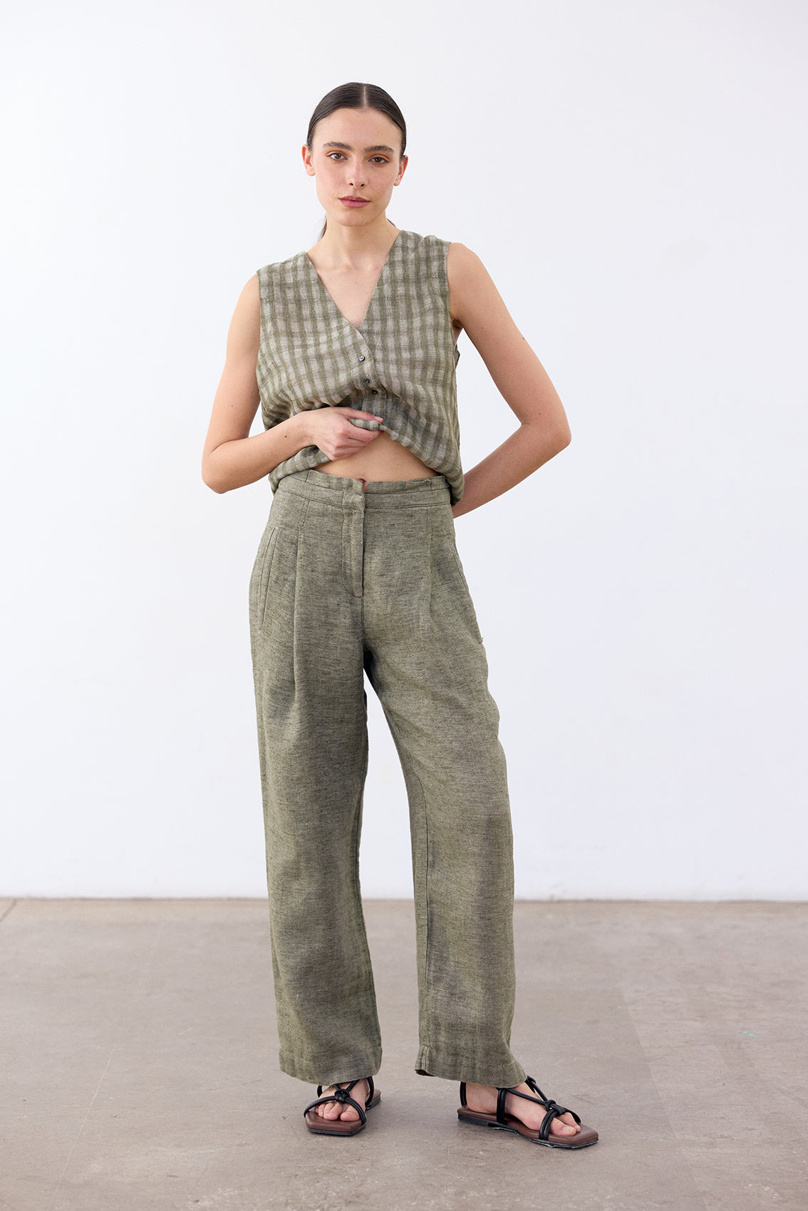 Pleated High-Waist Linen Trousers - Musgo