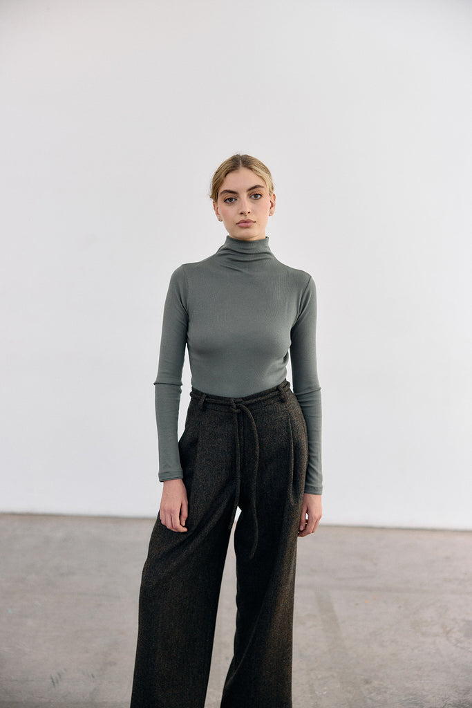 Ribbed Pima Cotton Turtleneck Top - Musgo