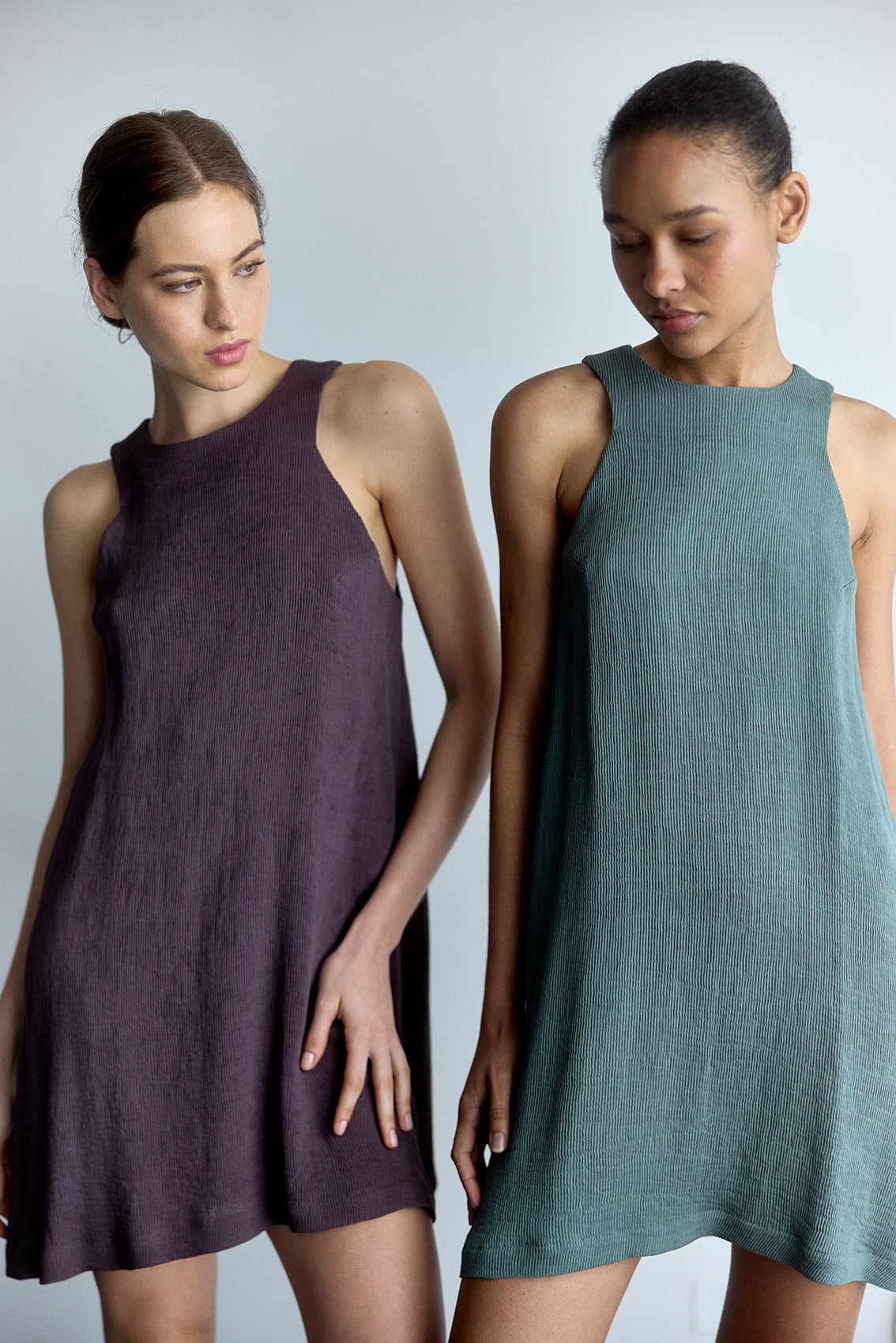 PREVENTA: Vestido Corto Halter Plegado - Berenjena